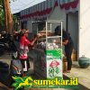 Sentuh Hati Warga Sumenep, KBS Bagikan 138 Nasi Bungkus di Simpang Mapolresta