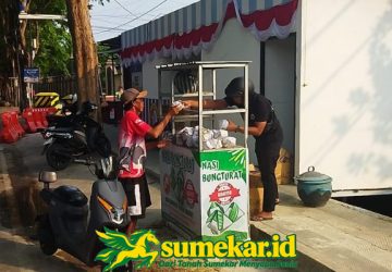Sentuh Hati Warga Sumenep, KBS Bagikan 138 Nasi Bungkus di Simpang Mapolresta