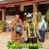 Satlantas Sumenep Bagi-Bagi Helm di Sekolah, Cara Tak Biasa Tanamkan Disiplin Lalu Lintas