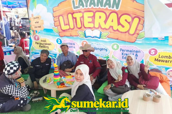 Pantai Slopeng Jadi Panggung Literasi Ceria, Dispusip Jatim dan Sumenep Ajak Anak Cinta Buku
