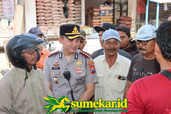 Kapolresta Sumenep Sambangi Pasar Anom, Obrolan dengan Pedagang Ayam Curi Perhatian
