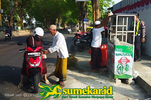 Ada Senyum di Balik 102 Nasi BUNGTURAT, KBS Sumenep Tebar Kepedulian di Jalanan
