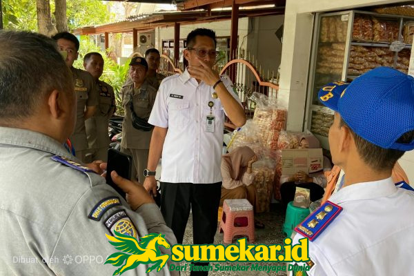 Parkir Liar Sumenep Ditertibkan, Petugas Sasar Kendaraan di Atas Trotoar